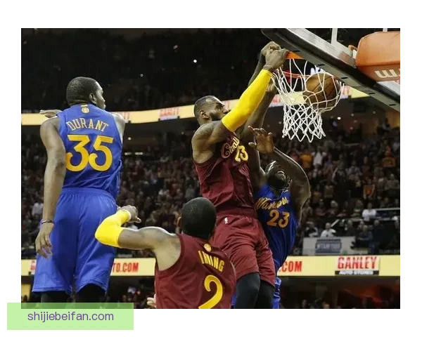 詹姆斯本赛季85次扣篮超前两季获赞退役后应拿五千万年薪